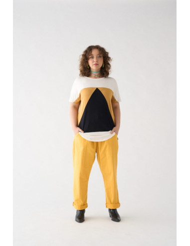 CAMISETA AEQUILATERUS MARFIL MOSTAZA