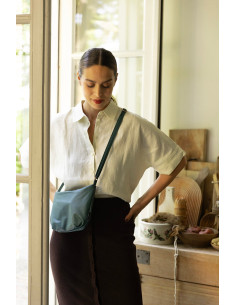 BOLSO  A GIRL. AN OCEAN.