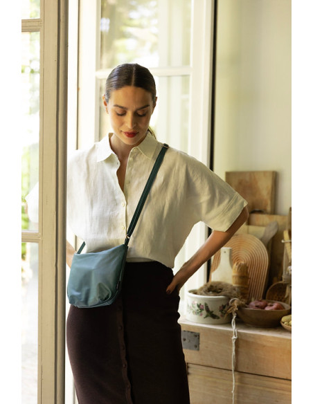 BOLSO  A GIRL. AN OCEAN.