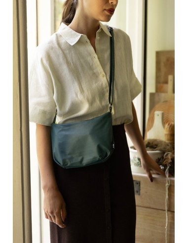 BOLSO  A GIRL. AN OCEAN.